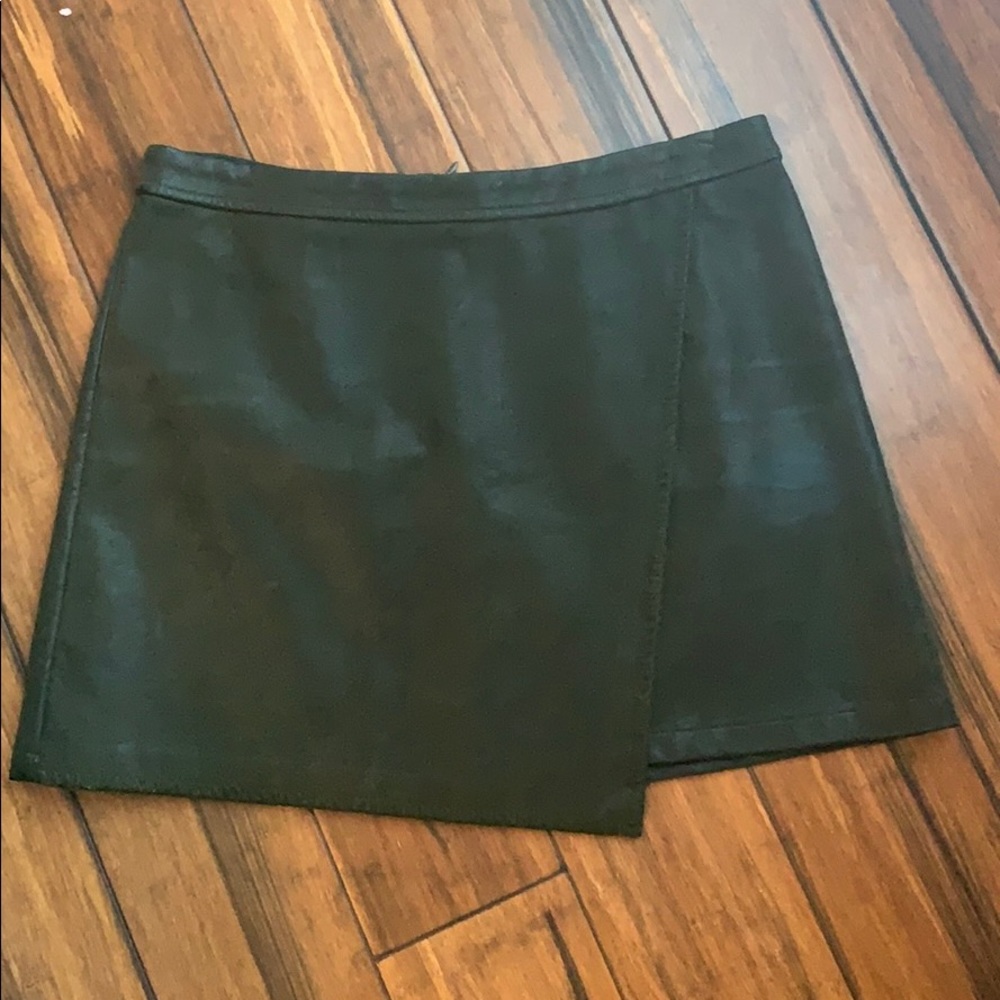 HUNTER GREENE FAUX SUEDE MINI SKIRT
